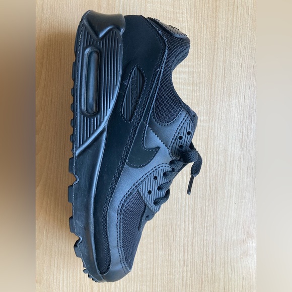 Nike Air Max 90 Sneakers - Picture 2 of 4